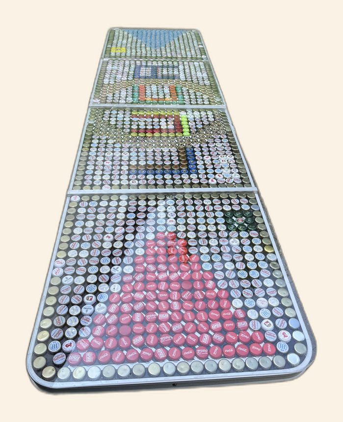 Bierpong-Tisch mit Kronkorken-Mosaik