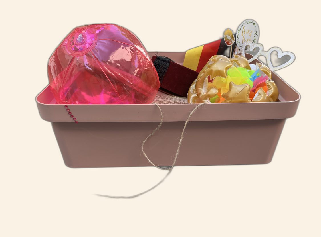Box mit Fotobox-Requisiten