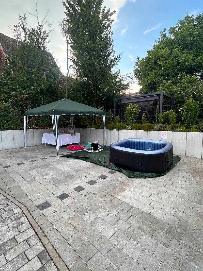 Mobiler Whirlpool mit Pavillon