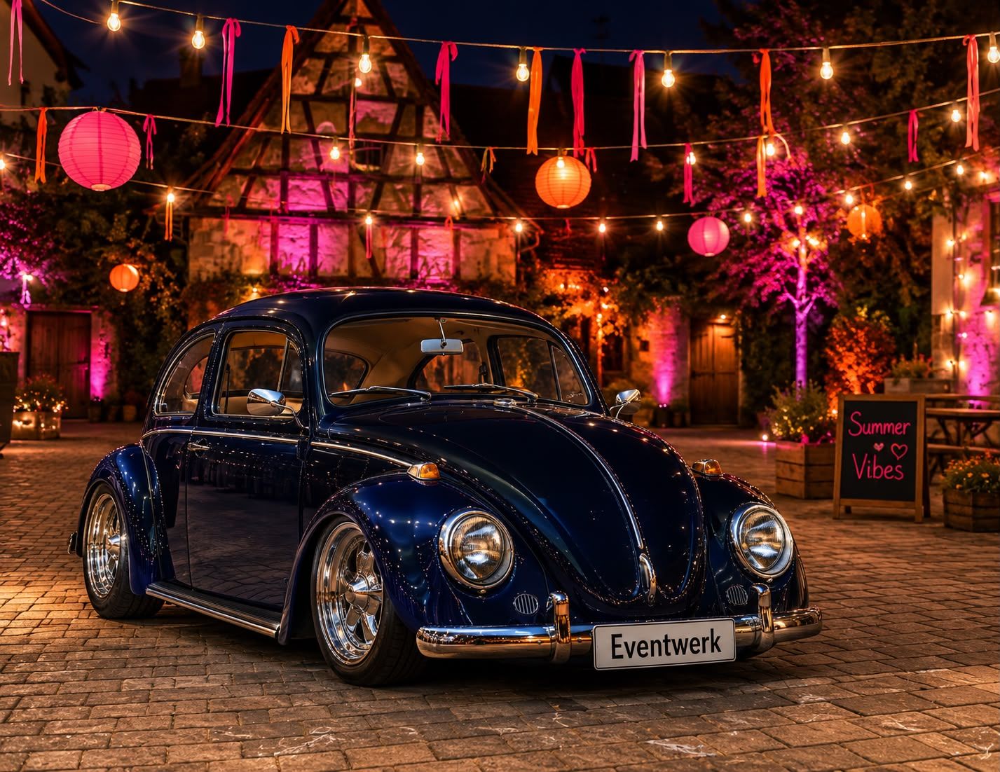 Der blaue Käfer abends unter Lampions